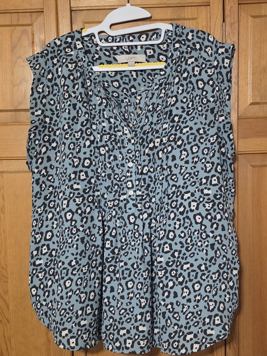 LOFT Tops - LOFT Teal Blue Leopard Print Cap Sleeve Blouse